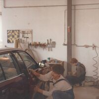 Christian Adam beim Nassschleifen